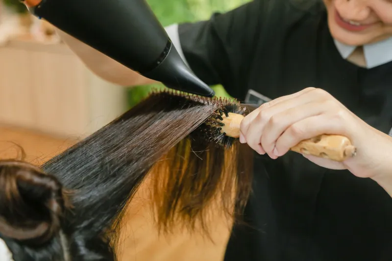 Blown Away: The Five-Step Professional Method for a Salon-Quality Blowout That Actually Lasts