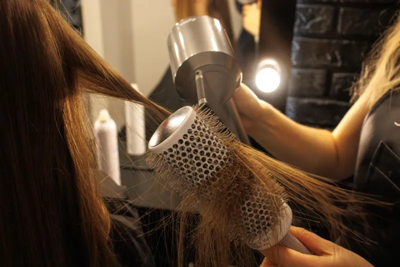 From Salon Chair to Bathroom Mirror: Closing the Blowout Gap with the Right Tools and Honest Conversations